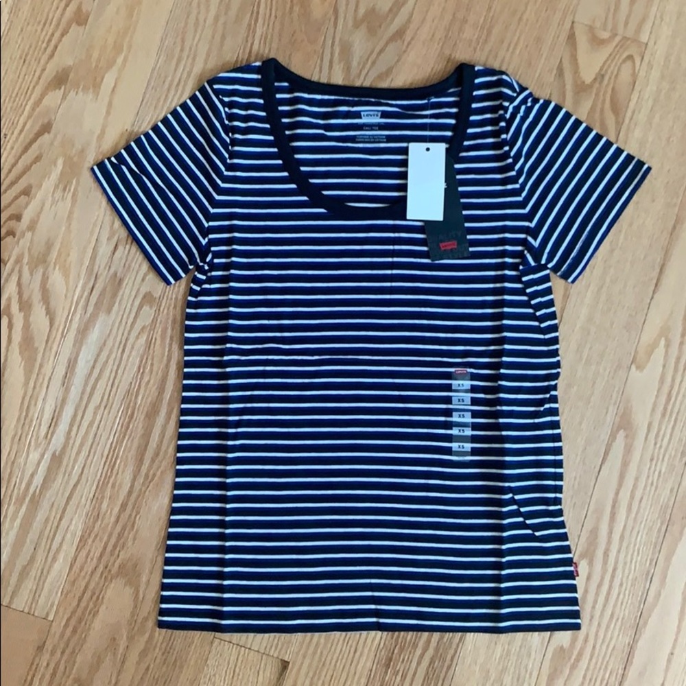BNWT LEVI’S Cali T-shirt! - Picture 2 of 6